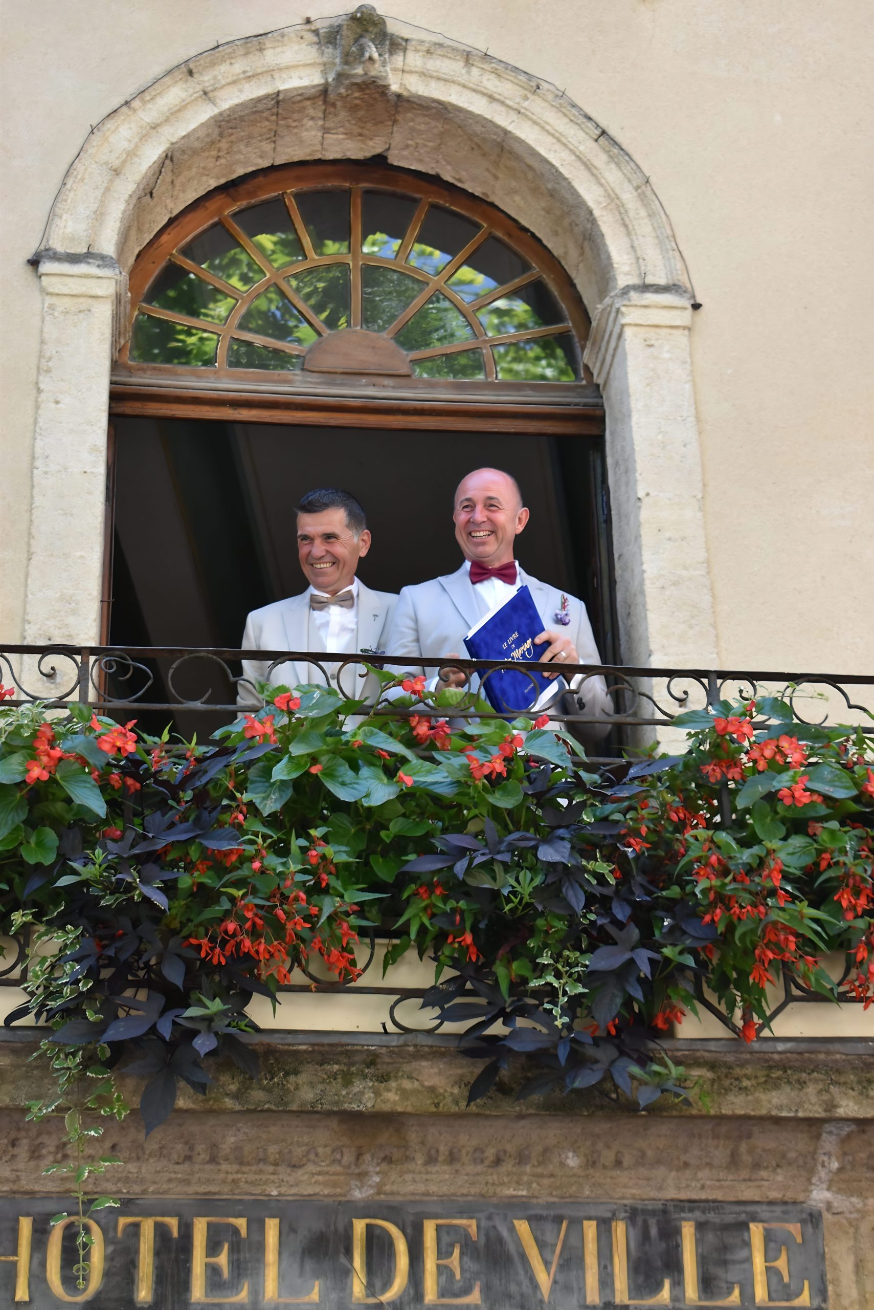 JEAN-MICHEL & VINCENT A L'HÔTEL DE VILLE JEAN-MICHEL & VINCENT A L'HÔTEL DE VILLE